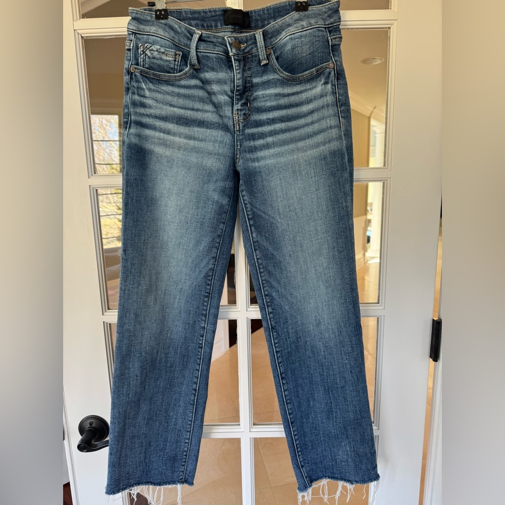 Buckle black brand jeans. Cropped and straight.